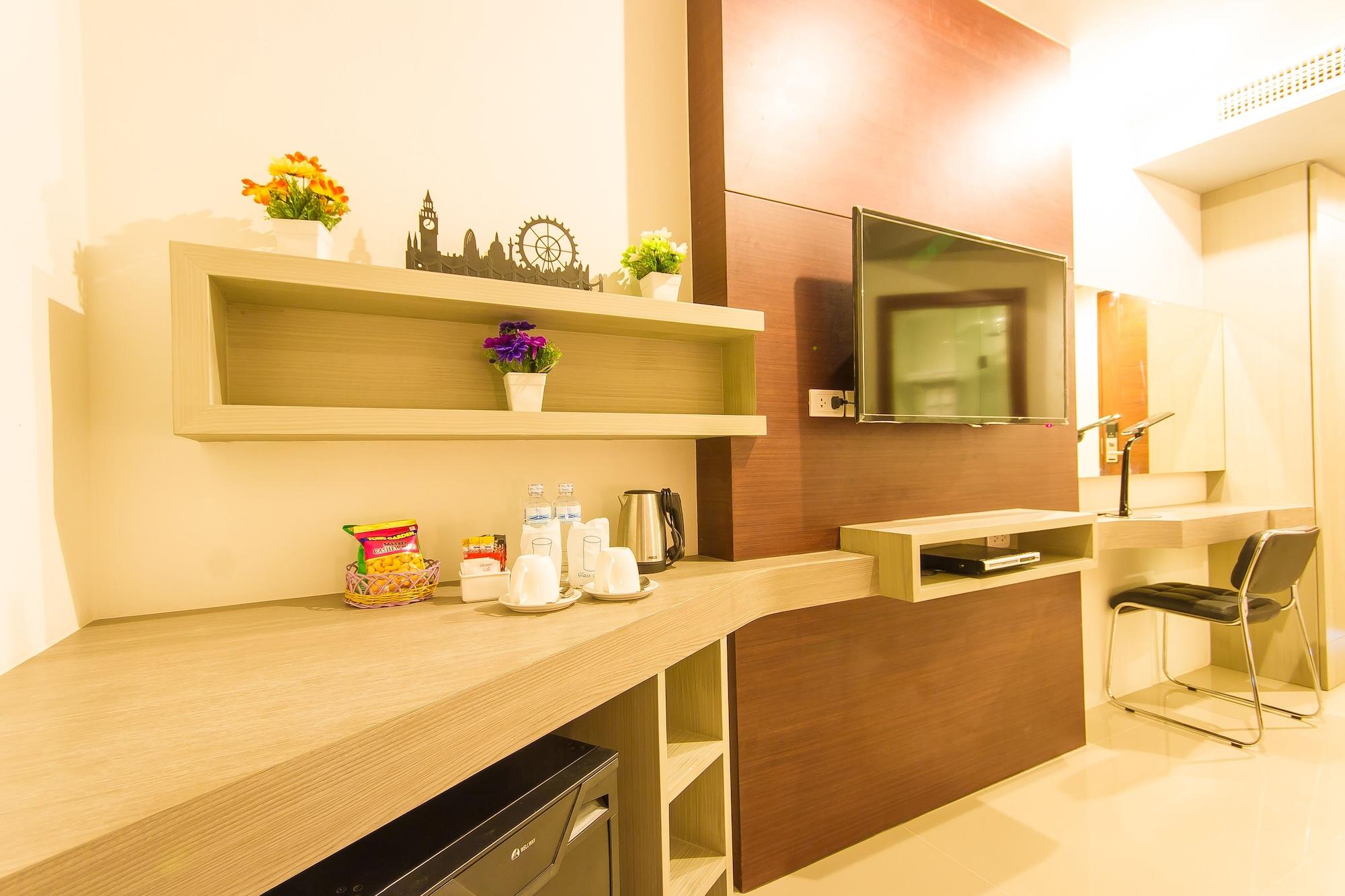 Hemingways Silk Hotel Patong Экстерьер фото