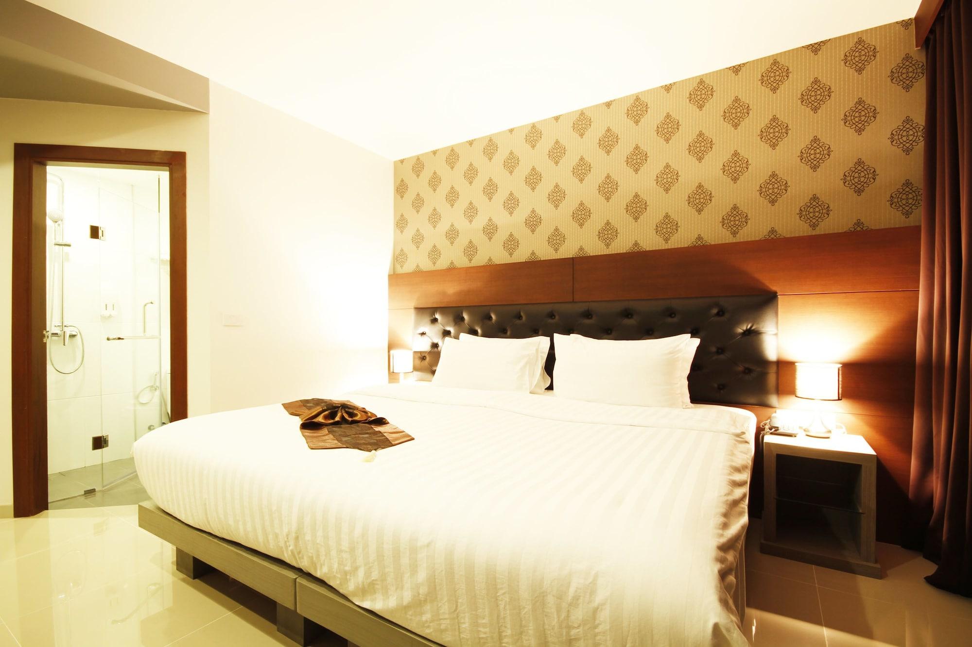Hemingways Silk Hotel Patong Экстерьер фото