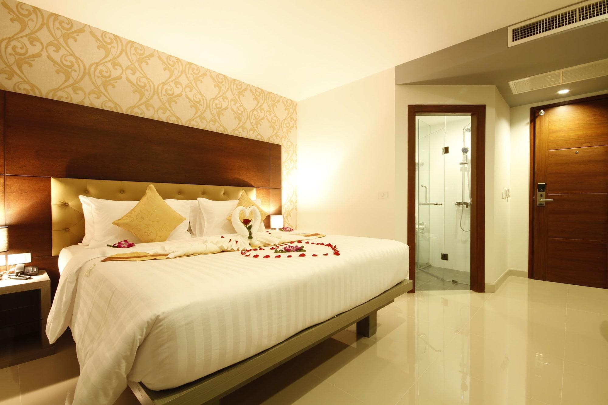 Hemingways Silk Hotel Patong Экстерьер фото