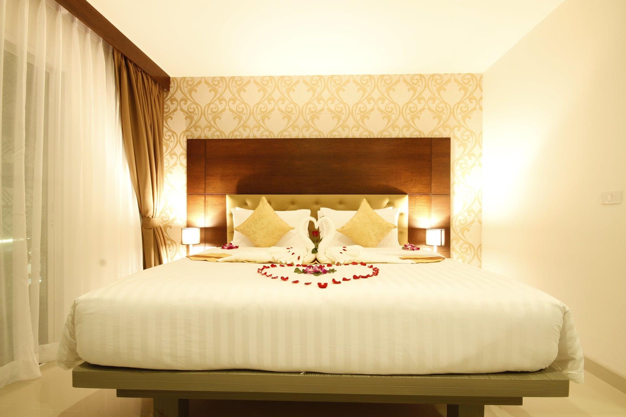 Hemingways Silk Hotel Patong Экстерьер фото