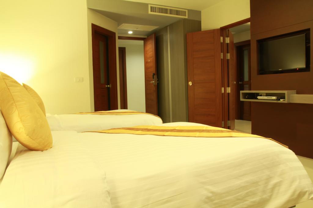 Hemingways Silk Hotel Patong Экстерьер фото