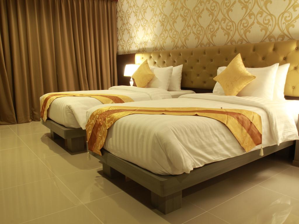 Hemingways Silk Hotel Patong Экстерьер фото