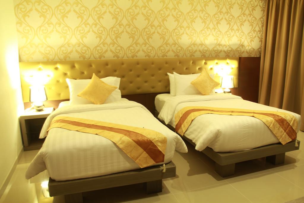 Hemingways Silk Hotel Patong Экстерьер фото