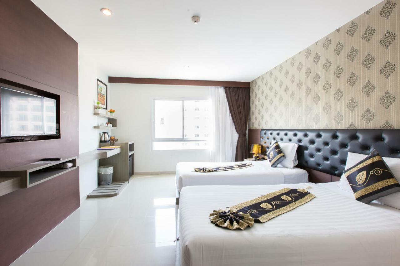 Hemingways Silk Hotel Patong Экстерьер фото