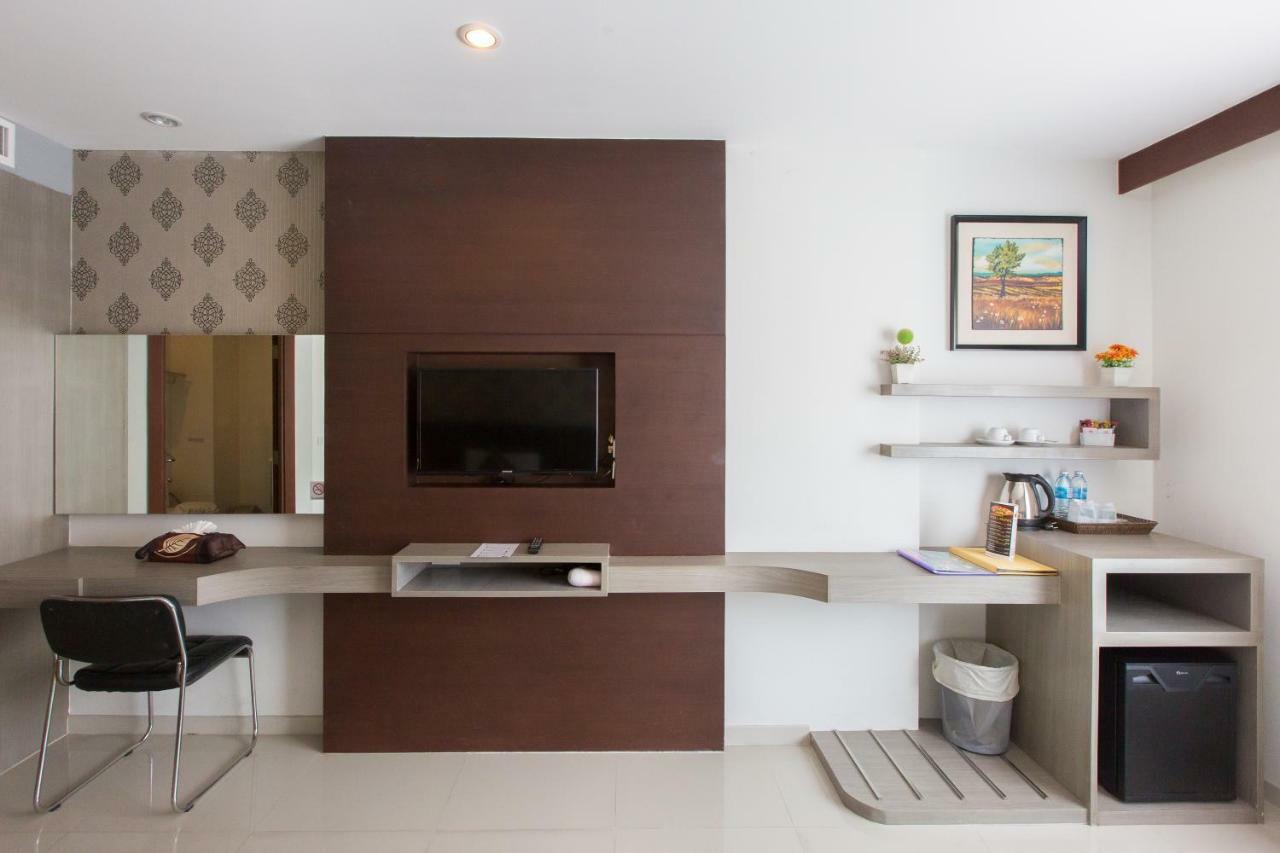 Hemingways Silk Hotel Patong Экстерьер фото