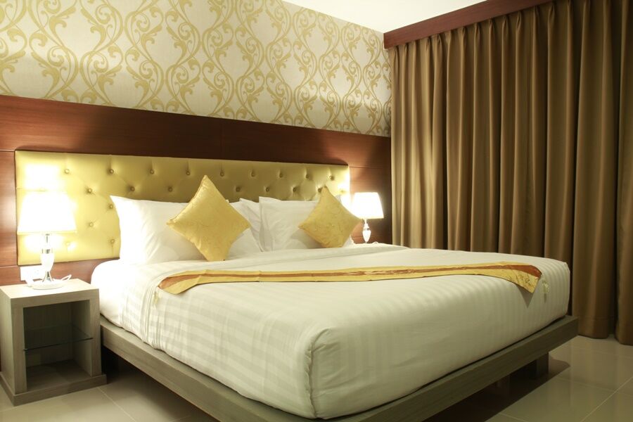 Hemingways Silk Hotel Patong Экстерьер фото