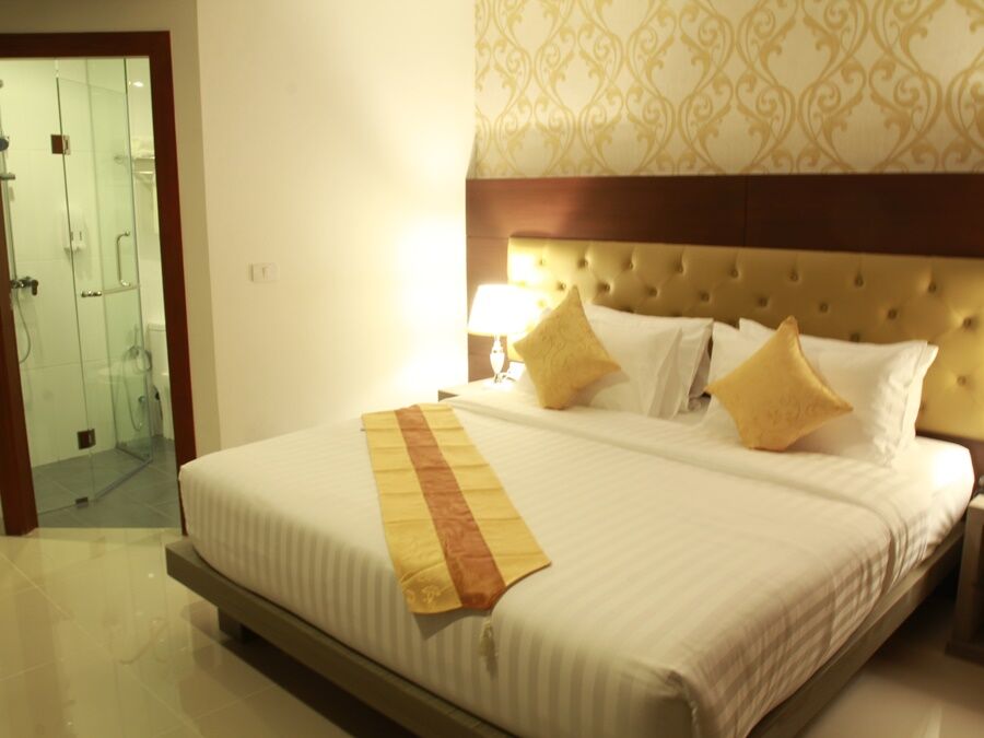Hemingways Silk Hotel Patong Экстерьер фото