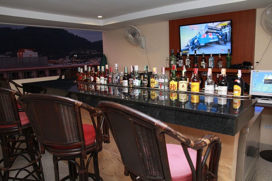 Hemingways Silk Hotel Patong Экстерьер фото